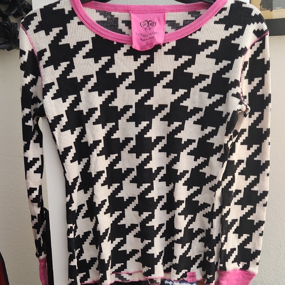 Victoria's Secret Pink and Black Knit Top